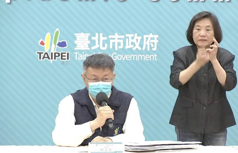 台北市長柯文哲今（25日）表示，台北市居家隔離人數已達1萬7816人、停課學生超過6萬人，以快篩代替隔離「勢在必行」。（記者鄭名翔翻攝）