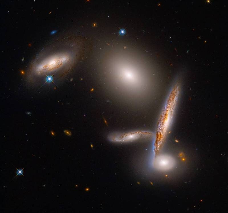 NASA發佈的哈伯慶生照，是編號40的希克森緻密星系群 （HCGs 40），位於長蛇座。（圖擷取自NASA官網）