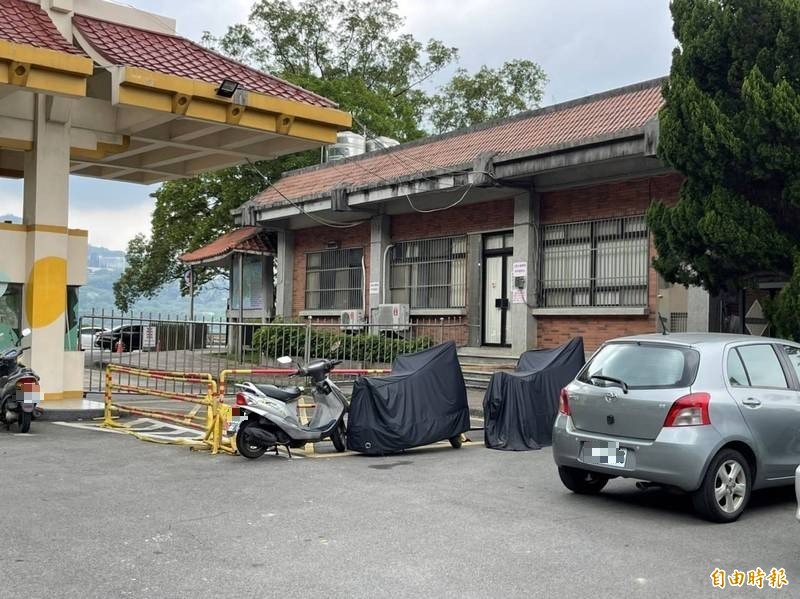 石門水庫入園今天又修改優惠新制，集水區七鄉鎮居民可免登記車牌領取優惠券免費入園。（記者許倬勛攝）