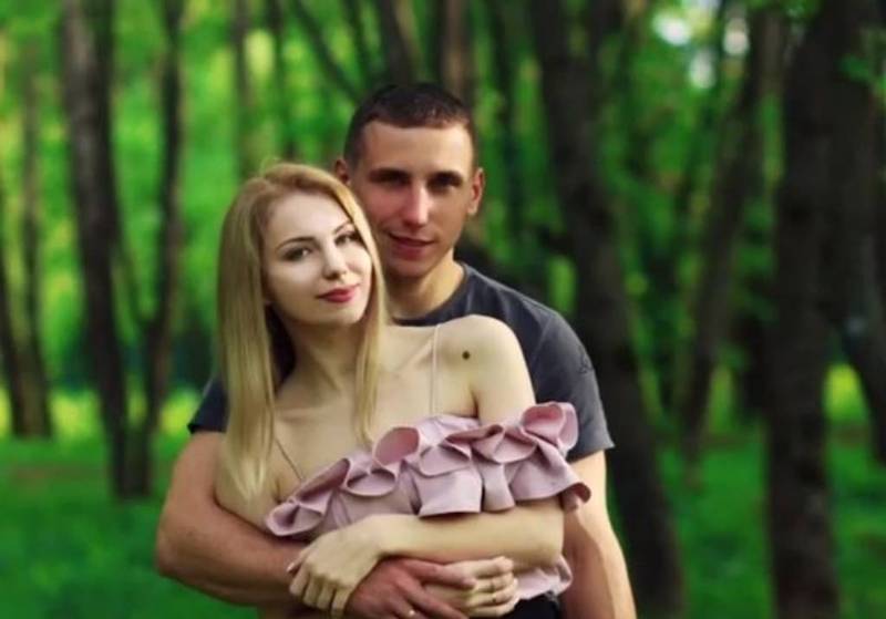 俄罗斯士兵罗曼与妻子奥尔加甜蜜合照。（图取自推特）(photo:LTN)