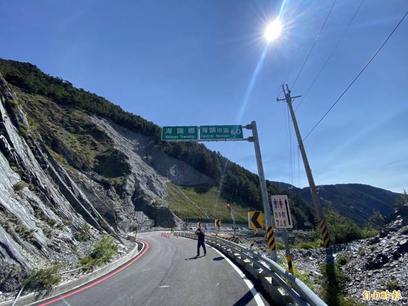 克服諸多修繕艱難，台20線南橫公路梅山口至向陽路段終於有條件復通。（記者陳賢義攝）