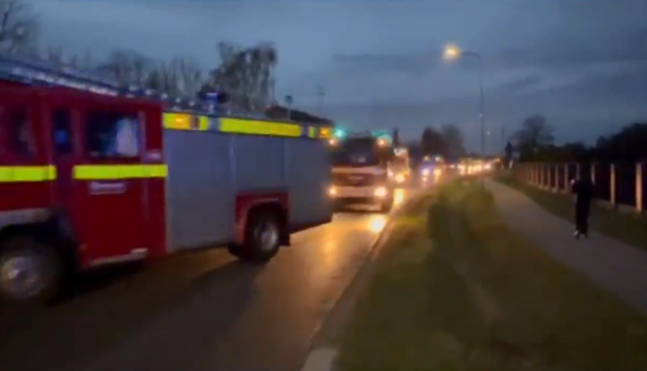 英國援助烏克蘭的消防車在抵達波蘭後將送往烏克蘭。（圖擷取自@FIRE_AID_UK 推特）