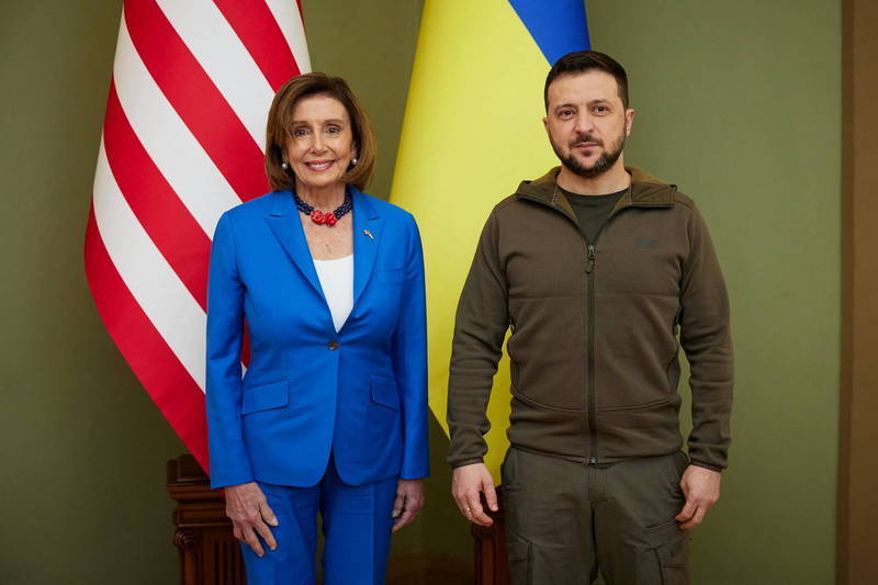 美國眾議院議長裴洛西（Nancy Pelosi）已經抵達基輔，與烏克蘭總統澤倫斯基會面。（路透）
