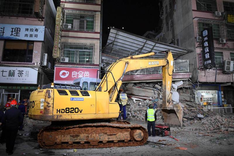 中国长沙1栋8层楼建筑发生倒塌意外，警方调派大批人力救援，逮捕含业主、安检公司负责人，以及安全评估人员等9人。（路透）(photo:LTN)