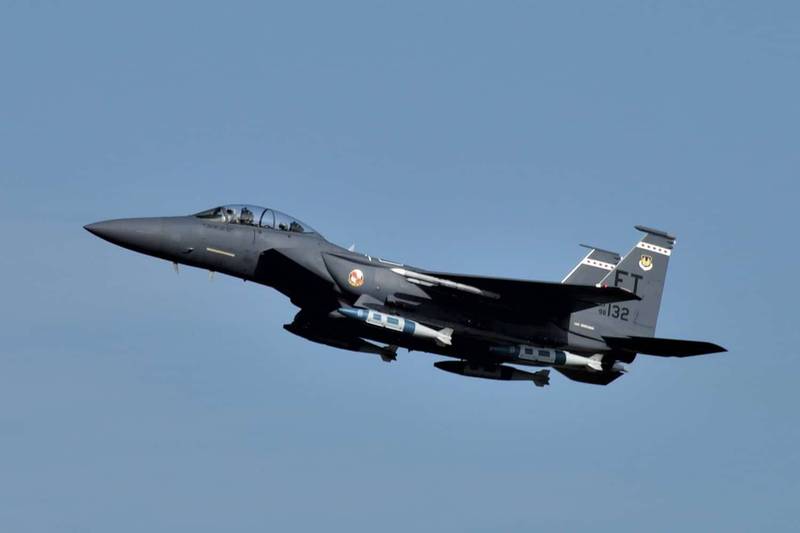 美军埃格林空军基地所属的第85测评中队3架F-15E战机，去年8月26日首次测试攻舰版GBU-31型JDAM，当时用的是惰性弹。（撷取自美国空军官网）(photo:LTN)