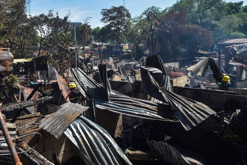 菲律宾马尼拉都会区奎松市发生大火，一共有80间房屋遭火焰吞噬酿8死。（法新社）(photo:LTN)