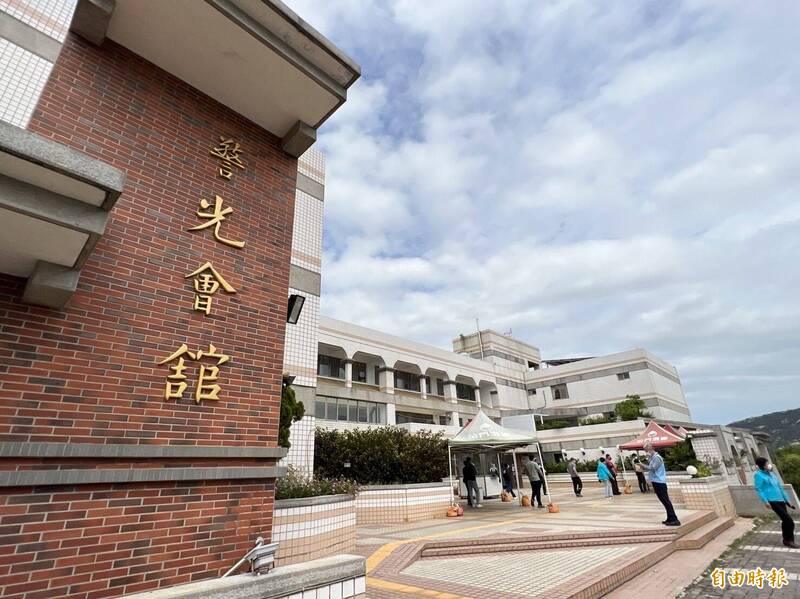 金門第一座社區PCR篩檢站設於警光會館廣場。（記者吳正庭攝）