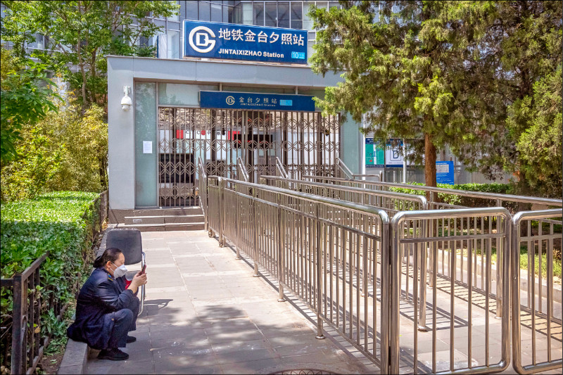 [討論] 上海延後解封 北京封閉60餘座地鐵站