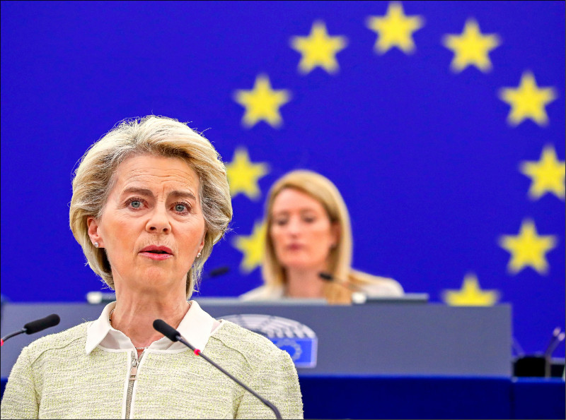 歐盟執委會主席馮德萊恩四日在歐洲議會建議，歐盟要在今年內逐步禁止俄羅斯石油進口。（歐新社）