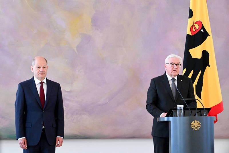 德国政府指出，乌克兰总统泽伦斯基邀请总统史坦麦尔（右）与总理萧兹（左）前往基辅一行。（欧新社）(photo:LTN)