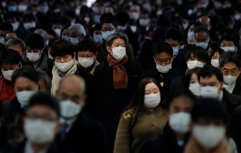 世衛組織今天公布最新報告，估計2020到2021年武漢肺炎疫情奪走1330到1660萬條人命，這數字將近可直接歸因死於武漢肺炎人數的3倍。圖為日本東京通勤人潮。（路透資料照）