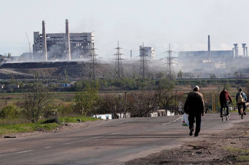 亞速鋼鐵廠進入血腥肉搏戰，烏克蘭總統澤倫斯基透露，已有344人成功從馬立波和附近地區撤離，（路透）