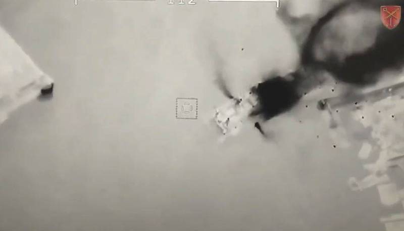 乌军又派出无人机再度袭击蛇岛上的俄军，炸毁一艘俄国海军Serna级登陆艇。（图取自「Ukraine Weapons Tracker」推特）(photo:LTN)