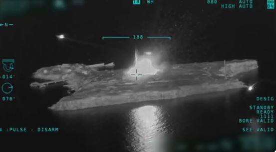 烏軍戰機空襲蛇島影片曝光。（圖擷取自Twitter）