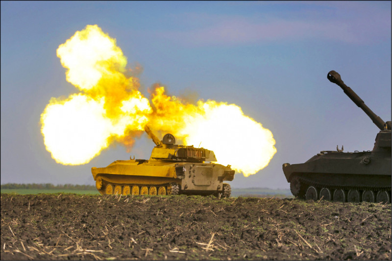乌克兰军队的自走砲七日在哈尔科夫地区向俄军阵地开火。（路透）(photo:LTN)
