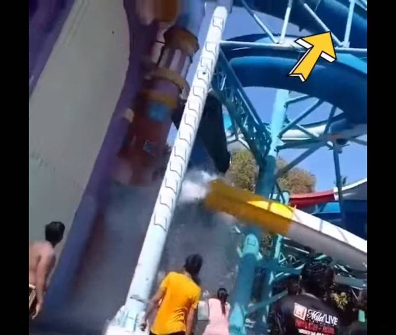 印尼一處水上樂園7日驚傳滑水道突然崩塌，造成遊玩的遊客從約8米高的高度墜落，據指受傷人數大約有16人。（圖擷自臉書）