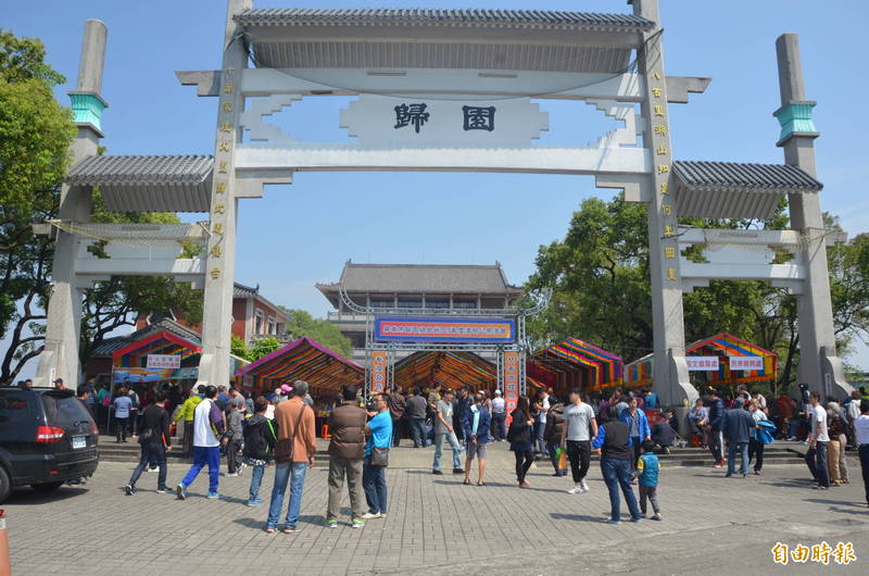 屏東市歸園納骨塔將新建3館。（記者葉永騫攝）