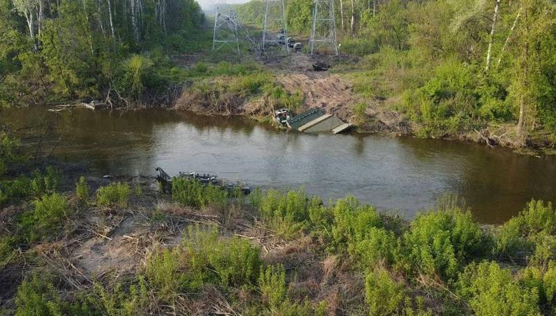 俄军欲搭建浮桥渡河，遭遇乌军强烈反击。（图撷取自Twitter）(photo:LTN)
