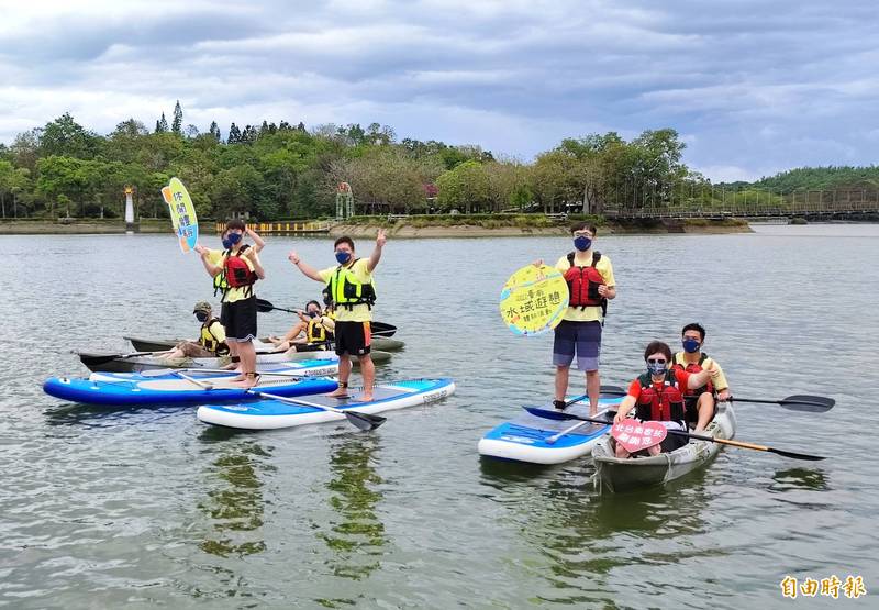 深受歡迎的台南水域遊憩體驗，將於本月29日清涼登場，市政府觀旅局熱鬧造勢。（記者吳俊鋒攝）