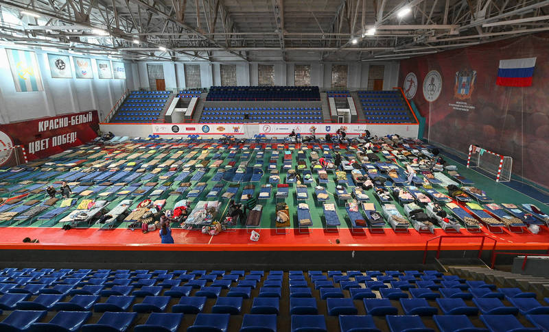 图为俄国罗斯托夫州塔甘罗格（Taganrog）一处设在当地体育馆的临时住宿中心。（路透）(photo:LTN)