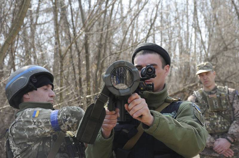 烏克蘭軍方公布攻擊Т-90М影片，據稱拿下Т-90М首殺的武器非標槍、NLAW等反戰車飛彈，而是瑞典製的卡爾古斯塔夫無後座力砲。（美聯社）