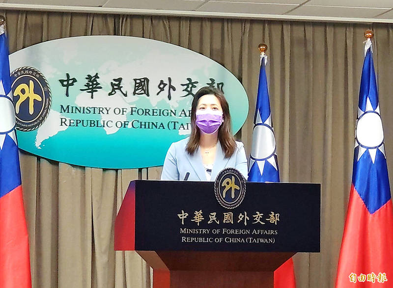 Ministry of Foreign Affairs spokeswoman Joanne Ou speaks to reporters at the ministry in Taipei yesterday.
Photo: Yang Cheng-yu, Taipei Times
