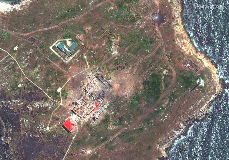 卫星照显示，乌军用无人机摧毁蛇岛上的俄军防空系统、一架直升机与多座建筑物。（美联社）(photo:LTN)
