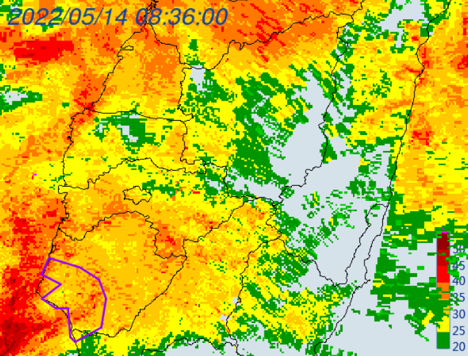 氣象局上午8時47分對台南市與高雄市發布大雷雨即時訊息，持續至10時15分止。（擷取自中央氣象局）