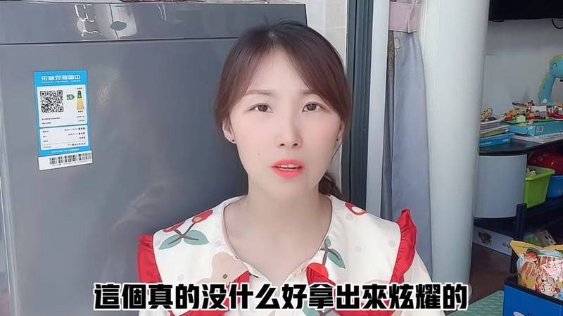 「台灣媳婦飄飄」表示，其實在網路上也看到，有中國網友表示不想要天天做核酸檢測，結果卻被其他網友罵「身在福中不知福」，對此她只能苦笑表示，真的不知道有些網友「為什麼這麼喜歡做核酸呢」。（圖擷自YouTube）