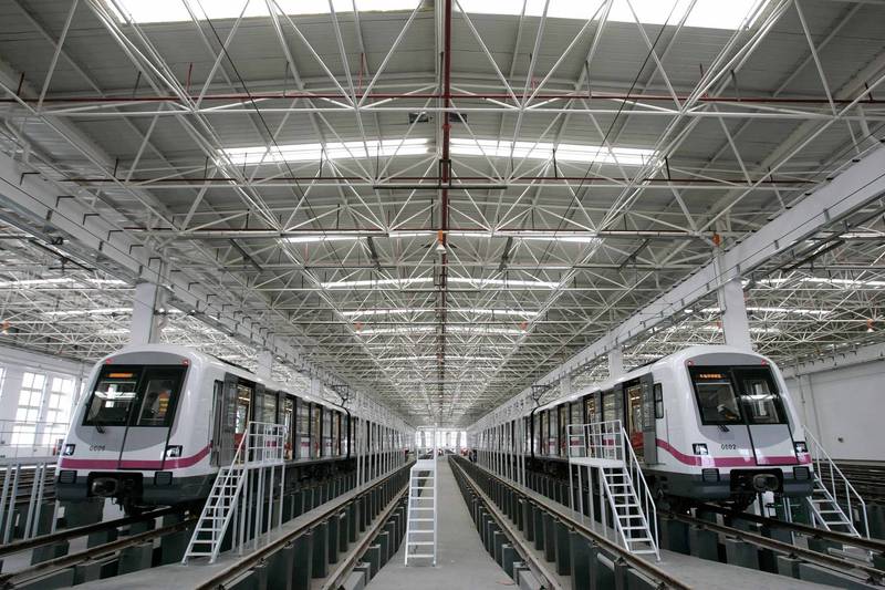 上海明將分階段復工復市，地鐵卻未復駛。（路透）