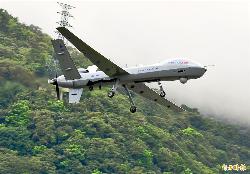 「騰雲二型」無人機近日首度出海測試，在花蓮外海飛行長達3小時，距離逾400公里。（記者游太郎攝）