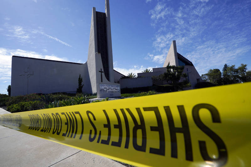 美國加州橘郡拉古納伍茲市（Laguna Woods）一座基督教長老會教堂15日傳出槍擊事件，造成1人死亡、5人受傷。（美聯社）
