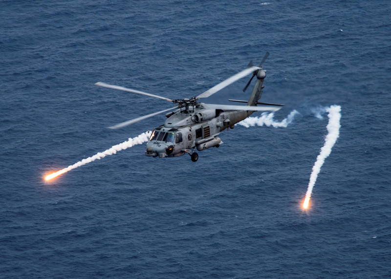 美台商業協會（USTBC）17日表示，3月14日美國國務院向商會簡報有關對台灣軍售的新政策，透露只批准出售自認對台灣抵抗中國全面入侵不可或缺的武器。圖為美國海軍MH-60R反潛直升機。（路透資料照）