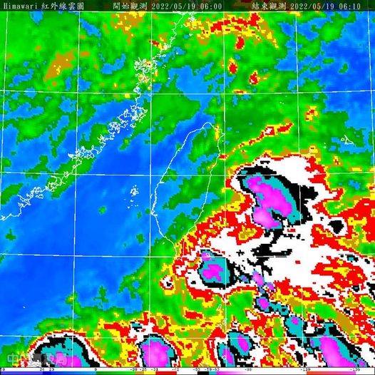 鄭明典上午PO出最新的紅外線雲圖並表示，「台灣旁邊停滯多時的強對流區已開始移動」，後續將帶來降雨等影響。（擷取自鄭明典臉書）