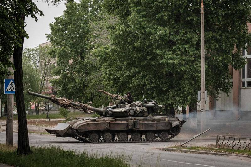 有消息指出俄羅斯正在動員所有軍力，企圖佔領北頓內茨克與呂西昌斯克-巴赫穆特高速公路。（法新社）