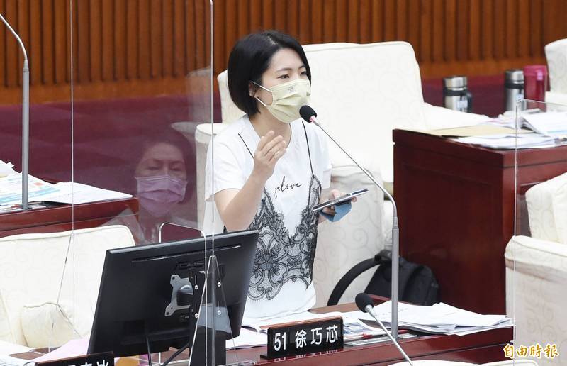 台北市議員徐巧芯日前爆出違停案，如今又因沒戴好口罩被罰。（資料照）