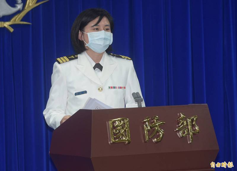國軍疫情指揮中心主任陳怡蓉說明防疫加強作為，圖為。（資料照）