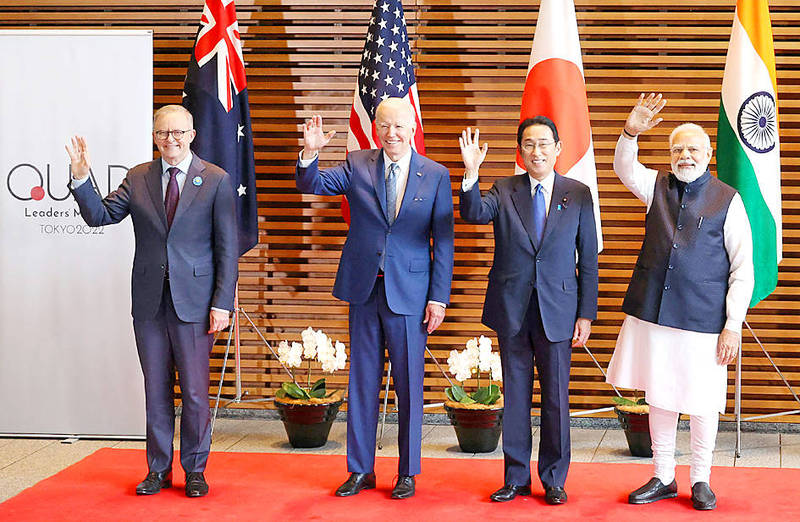 
From left, Australian Prime Minister Anthony Albanese, US President Joe Biden, Japanese Prime Minister Fumio Kishida and Indian Prime Minister Narendra Modi wave to the media at Kishida’s office in Tokyo yesterday, before their Quadrilateral Security Dialogue meeting.
Photo: AFP
