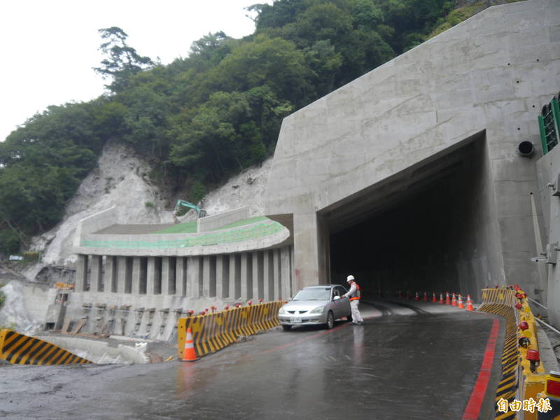 中橫便道近日受雨勢影響，許多時段未開放。（記者張軒哲攝）