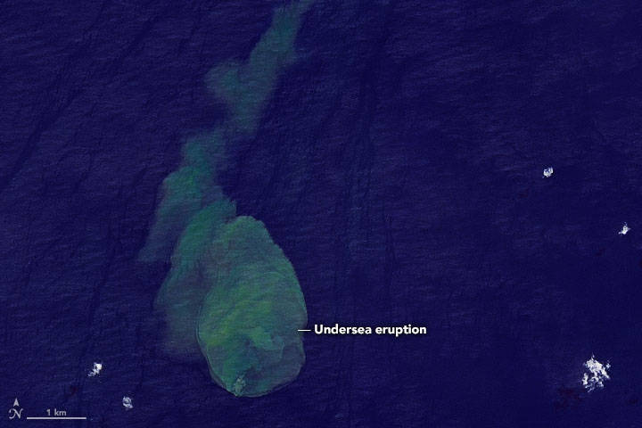 美國太空總署最新發布海底火山「鯊魚火山」噴發的觀測畫面，讓民眾一探這極端環境下特有的地質現象。（擷取自NASA）