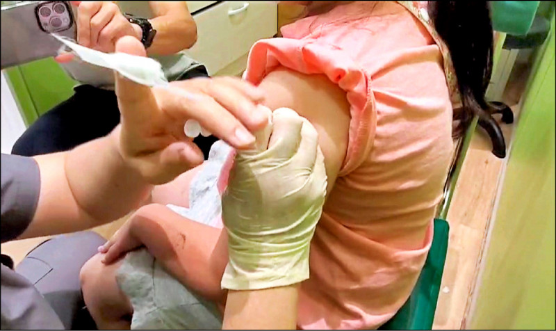 高雄市兒童輝瑞疫苗開打。
（讀者提供）