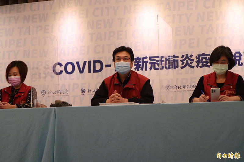 衛生局長陳潤秋表示，第二批3.8萬劑疫苗27日到貨，會根據施打狀況重新調配，也鼓勵診所加開門診。 （記者周湘芸攝）