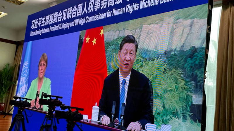 中國國家主席習近平25日與巴舍萊透過視訊談話，這項臨時安排被認為與「新疆警察檔案」有關。（歐新社）
