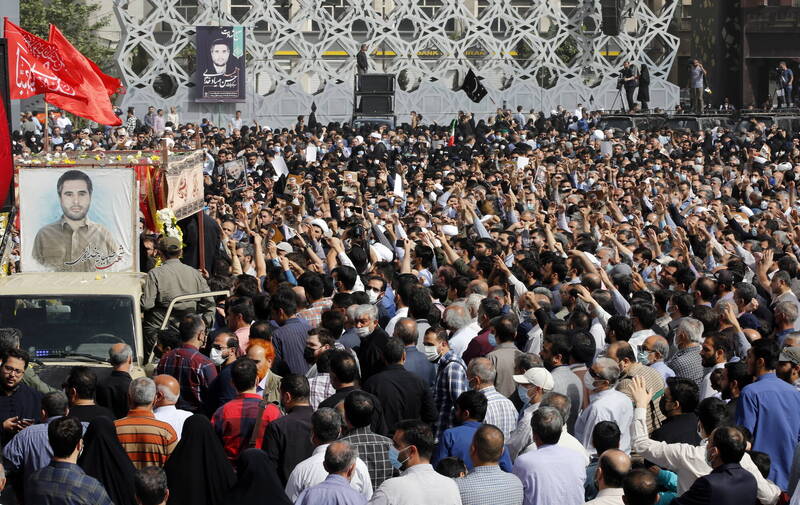 伊朗週二为科戴依举办了葬礼，当时有数千人参与。（路透）(photo:LTN)