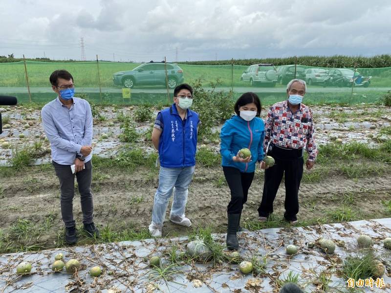 水稻天然災害救助改由農委會專案勘查核定，雲林縣長張麗善（右2）認為，延宕時間，窒礙難行。（記者詹士弘攝）