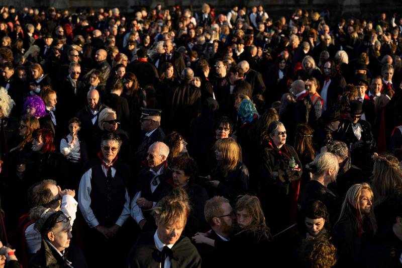 本次《德古拉》粉丝集会以1369人创下「最多吸血鬼装扮者集会」的金氏世界纪录，打破了2011年美国的1039人纪录。（法新社）(photo:LTN)