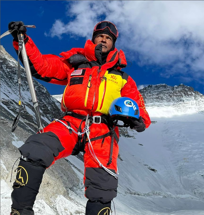 马来西亚57岁勇伯拉维今年5月成功三度登顶圣母峰。（图翻摄自＠ravieverest＿IG）(photo:LTN)
