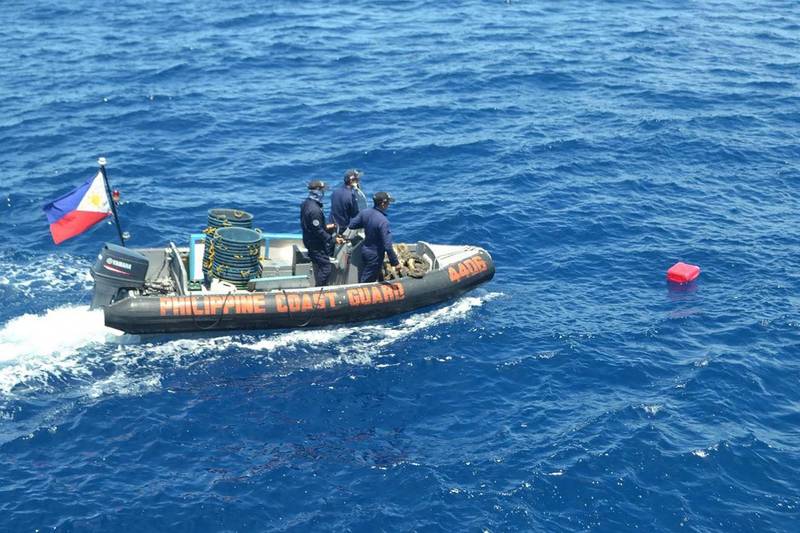 菲律賓海岸防衛隊表示，1艘菲律賓漁船與馬紹爾島籍貨船MV Happy Hiro昨天在巴拉旺島東方外海相撞，7名漁民下落不明，搜救人員至今仍在搜尋中。圖由菲律賓海岸防衛隊提供。（法新社）