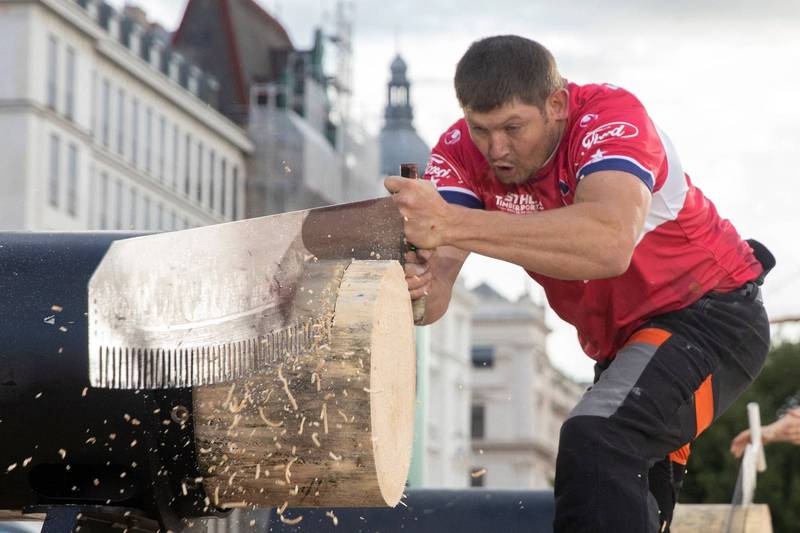 由链锯大厂举办的2022「木材运动世界赛」28日在维也纳举行，选手必须使用斧头、锯子、链锯、电锯等各式工具，挑战6个比赛项目。（法新社）(photo:LTN)