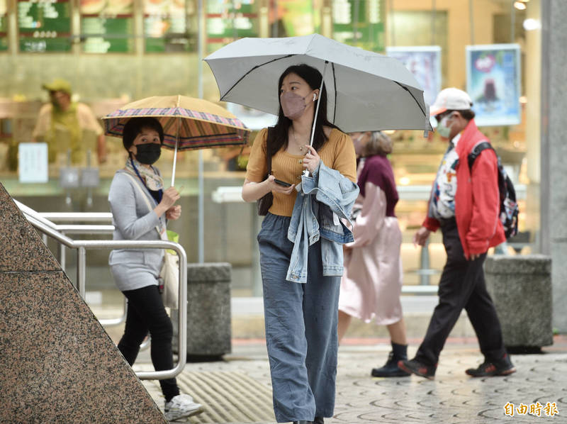 中央氣象局指出，今天（1日）天氣晴朗炎熱，大台北、宜蘭及花蓮地區及其他山區則可能有午後局部短暫雷陣雨。（資料照）